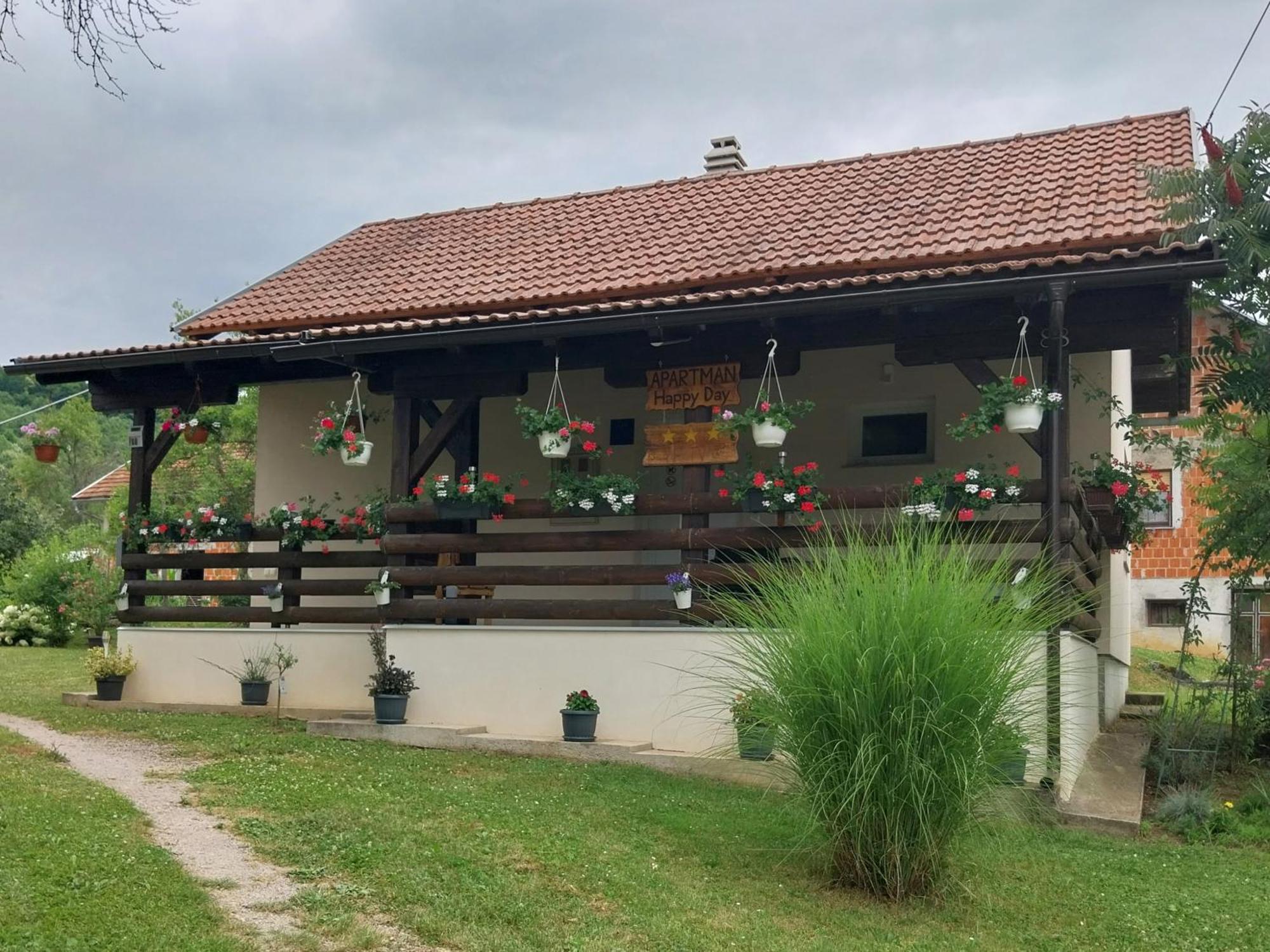Guest House Happy Day Slunj Exterior photo